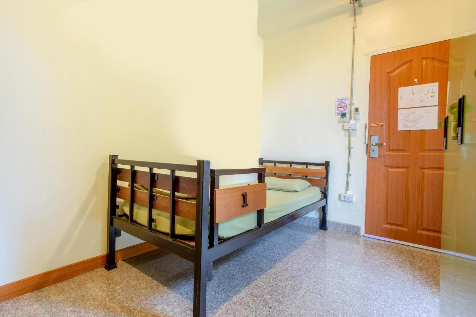 OYO 928 Leaf Hostel Chiang Mai Eksteriør billede